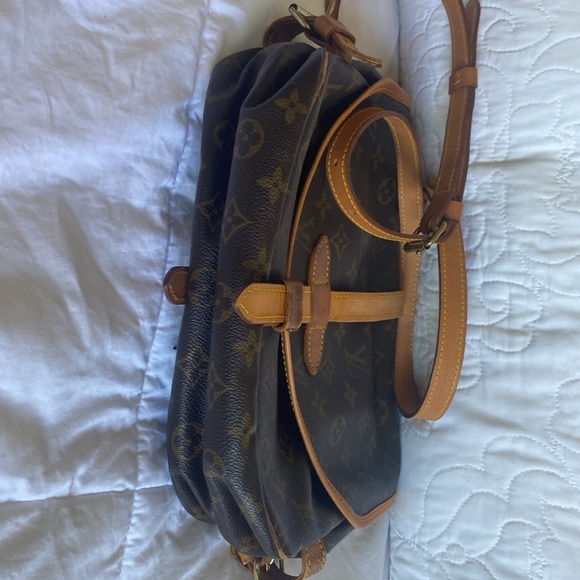 100% Authentic LOUIS VUITTON Saumur 30 Monogram Shoulder Bag. - Picture 11 of 16